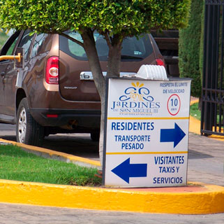 Señalización de acceso vehicular